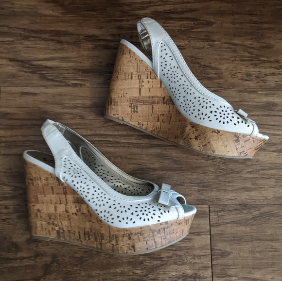 White Cork Wedges - Picture 1 of 8